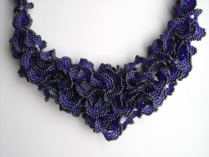 ruffles cobalt transparant matt ab gunmetal metalic detail