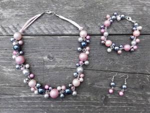 parelketting armband en oorbellen 