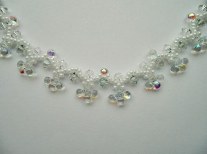 02237 ketting white tears preciosa lagoon en crystal bicones miyuki ceylon white pearl detail