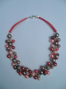 02279 parelketting roze roestbruin taupe glas en acryl parels